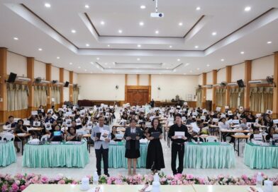 โรงเรียนหล่มเก่าพิทยาคม แจกแท็บแล็ตครูเพื่อการจัดการเรียนการสอน